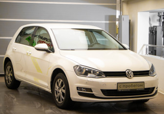 Подержанный автомобиль Volkswagen Golf Hatchback 2014 года (3 фото)