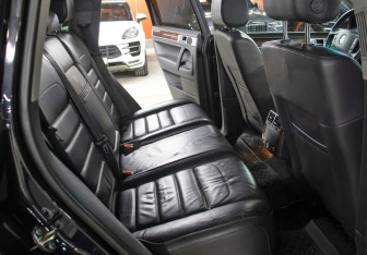 Подержанный автомобиль Volkswagen Touareg 2009 года (11 фото)