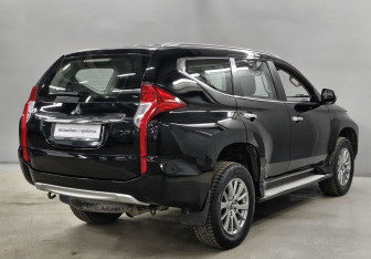 Подержанный автомобиль Mitsubishi Pajero Sport 2020 года (5 фото)