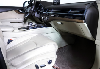 Подержанный автомобиль Audi Q7 2016 года (11 фото)