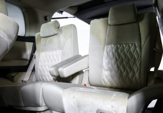 Подержанный автомобиль Toyota Alphard 2018 года (12 фото)