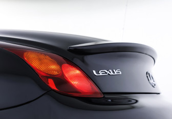 Подержанный автомобиль Lexus SC Convertible 2002 года (19 фото)