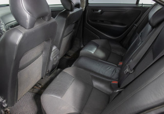 Подержанный автомобиль Volvo S60 2004 года (11 фото)