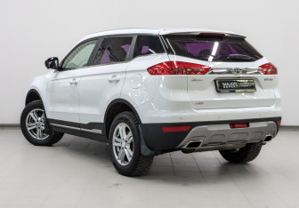Подержанный автомобиль Geely Atlas 2021 года (7 фото)