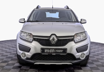 Подержанный автомобиль Renault Sandero 2016 года (2 фото)
