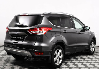 Подержанный автомобиль Ford Kuga 2015 года (5 фото)