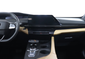 Подержанный автомобиль Changan UNI-V 2023 года (14 фото)