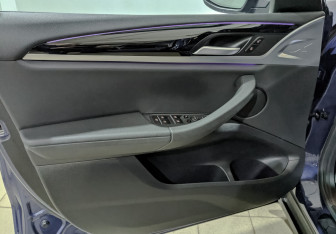 Подержанный автомобиль BMW X3 2020 года (19 фото)