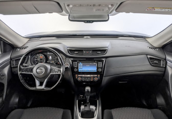Подержанный автомобиль Nissan X-Trail 2019 года (14 фото)
