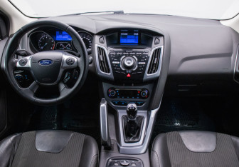 Подержанный автомобиль Ford Focus Sedan 2012 года (13 фото)