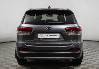 Подержанный автомобиль Kia Sorento 2017 года (6 фото)