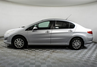 Подержанный автомобиль Peugeot 408 2012 года (8 фото)