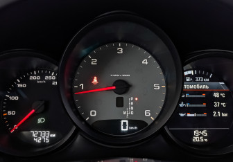 Подержанный автомобиль Porsche Macan 2016 года (16 фото)