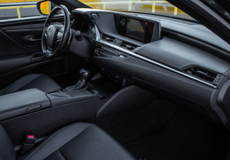 Подержанный автомобиль Lexus ES 2019 года (7 фото)
