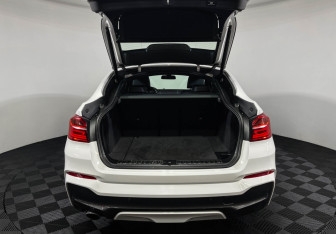 Подержанный автомобиль BMW X4 2017 года (9 фото)