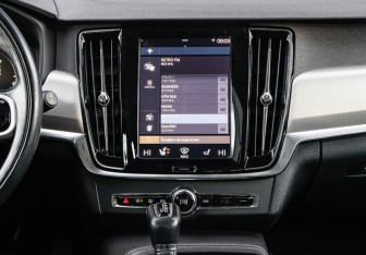 Подержанный автомобиль Volvo V90 2020 года (11 фото)