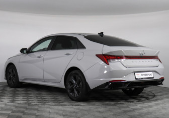 Подержанный автомобиль Hyundai Elantra Sedan 2021 года (7 фото)