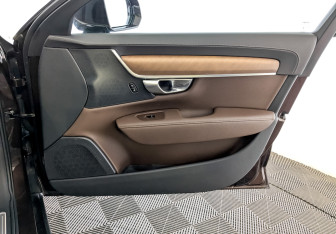 Подержанный автомобиль Volvo S90 2019 года (25 фото)