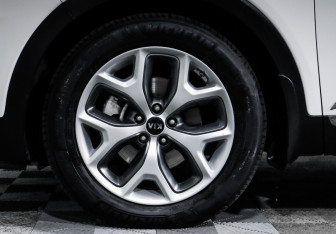 Подержанный автомобиль Kia Sorento 2016 года (16 фото)