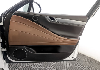 Подержанный автомобиль Genesis G80 2021 года (27 фото)