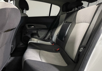 Подержанный автомобиль Chevrolet Cruze Hatchback 2014 года (10 фото)