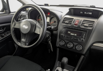 Подержанный автомобиль Subaru XV 2013 года (28 фото)