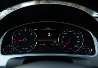 Подержанный автомобиль Volkswagen Touareg 2013 года (9 фото)