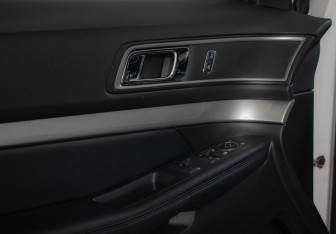 Подержанный автомобиль Ford Explorer 2018 года (14 фото)
