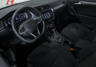Подержанный автомобиль Volkswagen Tiguan 2022 года (7 фото)