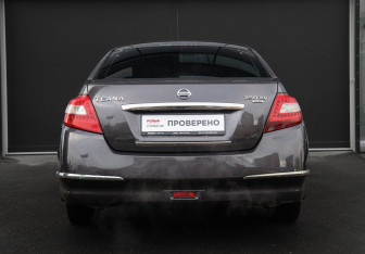 Подержанный автомобиль Nissan Teana 2010 года (6 фото)