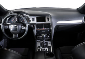 Подержанный автомобиль Audi Q7 2011 года (12 фото)