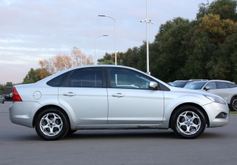 Подержанный автомобиль Ford Focus Sedan 2011 года (4 фото)