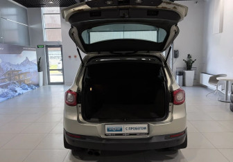 Подержанный автомобиль Volkswagen Tiguan 2010 года (7 фото)
