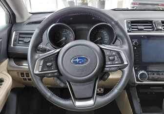 Подержанный автомобиль Subaru Legacy Sedan 2018 года (17 фото)