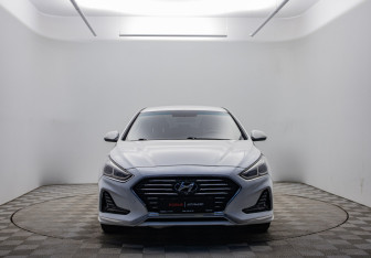 Подержанный автомобиль Hyundai Sonata 2018 года (2 фото)