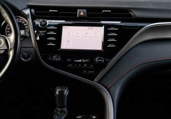 Подержанный автомобиль Toyota Camry Sedan 2021 года (12 фото)