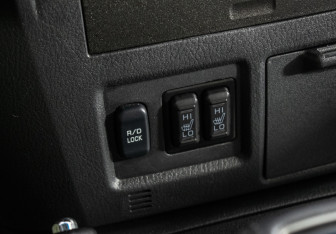 Подержанный автомобиль Mitsubishi Pajero 2020 года (15 фото)