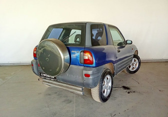 Подержанный автомобиль Toyota RAV4 1995 года (6 фото)