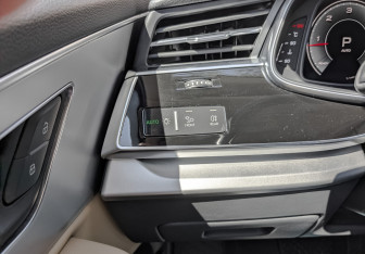 Подержанный автомобиль Audi Q7 2021 года (24 фото)
