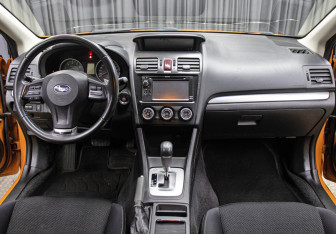 Подержанный автомобиль Subaru XV 2012 года (14 фото)