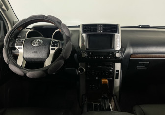 Подержанный автомобиль Toyota Land Cruiser Prado 2012 года (12 фото)