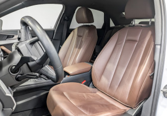 Подержанный автомобиль Audi A4 Sedan 2019 года (20 фото)