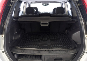 Подержанный автомобиль Nissan X-Trail 2011 года (10 фото)