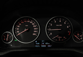 Подержанный автомобиль BMW X3 2014 года (13 фото)