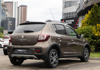 Подержанный автомобиль Renault Sandero 2019 года (4 фото)