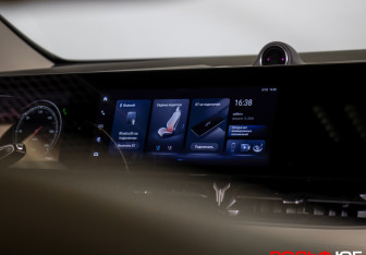 Подержанный автомобиль Voyah Dream 2023 года (15 фото)