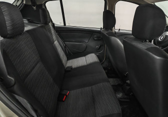 Подержанный автомобиль Renault Sandero 2012 года (11 фото)