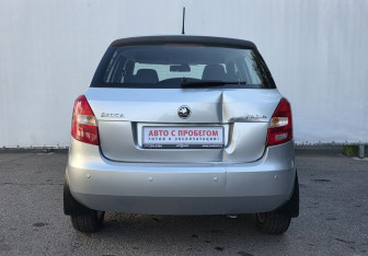 Подержанный автомобиль Skoda Fabia Hatchback 2014 года (6 фото)
