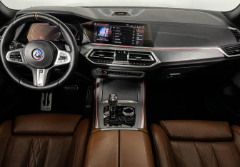 Подержанный автомобиль BMW X5 2019 года (12 фото)