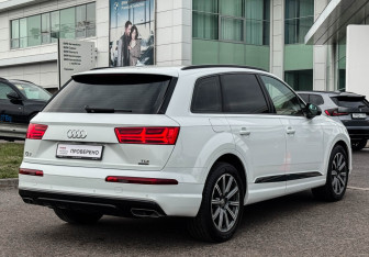 Подержанный автомобиль Audi Q7 2016 года (5 фото)